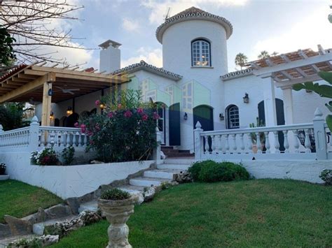 ESPECTACULAR VILLA DE ESTILO TRADICIONAL EN MIJAS …