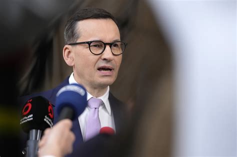 EU executive chides Poland, Hungary for democratic deficiencies