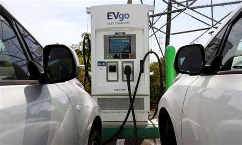 EV charging station experiences vary from surly to social: Roadshow