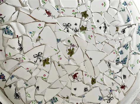 Examples of Broken Plate Mosaic Art for Inspiration - muktibox.com