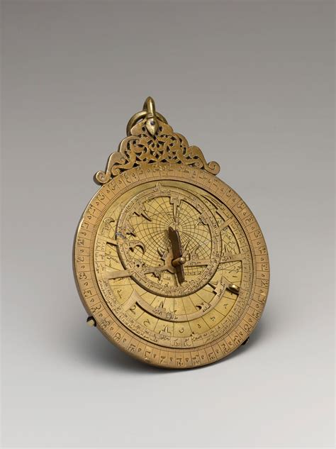 Exploring Ancient Astrolabes: Devices of Astronomy and Navigation - wintechmobiles.com