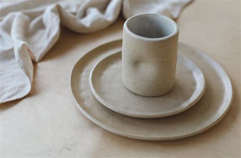 Exploring Minimalist Pottery Trends for Simple Living - muktibox.com