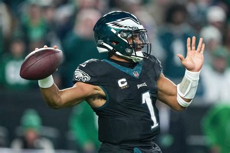 Eagles’ Jalen Hurts sets NFL record for rushing touchdowns by a QB in a season with 15