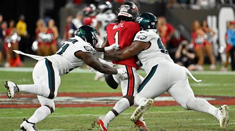 Eagles’ defense continues to shut down running games and force turnovers in 3-0 start