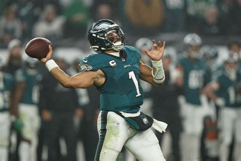 Eagles QB Jalen Hurts evaluated for concussion vs 49ers, returns for loss