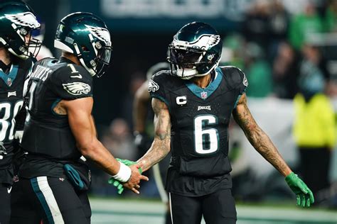 Eagles end 3-game skid, keep NFC East title hopes alive with 33-25 win over Giants