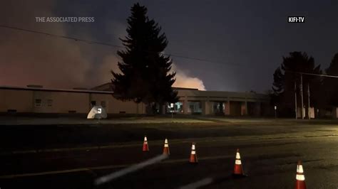 Early morning fire engulfs southern Idaho high school
