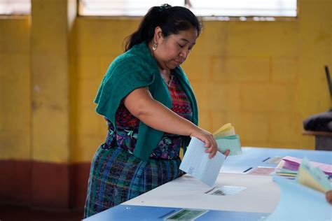 Early vote count for Guatemala’s presidential election indicates second round ahead