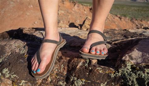 Earthrunners. Inspired by the ancient Tarahumara huarache sandals, Earth Runners combine the barefoot benefits of a No Toe Box earthing shoe and active toe spacers with the functionality of … 