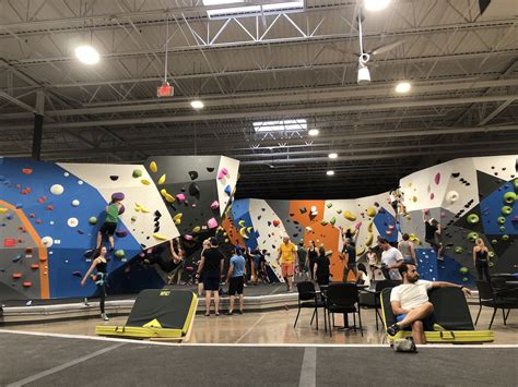 Earthtreks. Earth Treks was established in 1990 by mountaineer Chris Warner as an international guide service and climbing school. Earth Treks’ first climbing gym opened in 1997 in Columbia, Maryland and the first Colorado location opened in 2013 in Golden. 