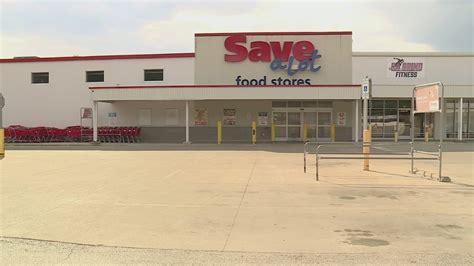 East St. Louis shoppers caught off guard with Save A Lot store closure 