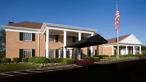 Located at 4203 Brainerd Road, Ponders Funeral Home is proud to be able to serve families in and around Chattanooga, TN.. 