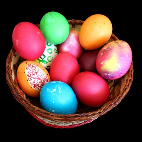 Nowadays, Easter eggs are only painted on two days – on Holy Thursday or on Holy Saturday. People bring eggs to the church on the evening of Holy Saturday so that they are blessed by the priest. Everyone stays in the church until midnight when the priest announces “Christ is resurrected” and the bells start ringing.. 