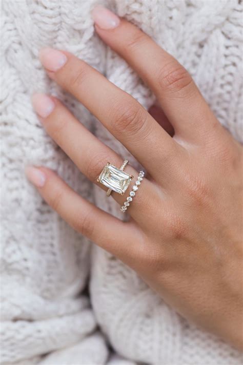 Eastwestgemco - The East West Gem Company was born out of an organic love for completely custom jewelry, an obsession with the stone we know as moissanite, and a desire to do things differently.