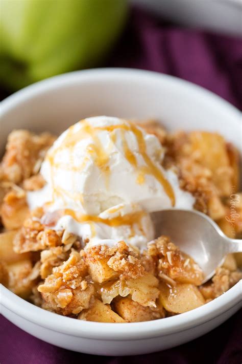 Easy Apple Crisp Recipe - Small Town Woman