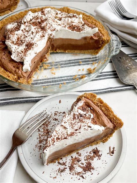 Easy Chocolate Pudding Pie With Graham Cracker Crus