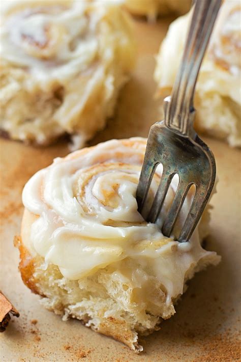 Easy Cream Cheese Icing For Cinnamon Buns