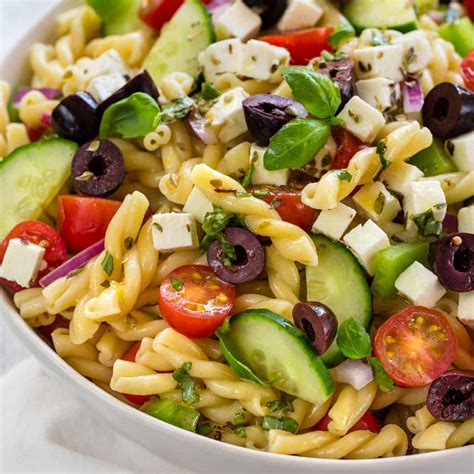 Easy Greek Pasta Salad - Curry Trail