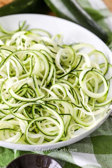 Easy Homemade Zoodles {Only 4 Ingredients!} - Easy …