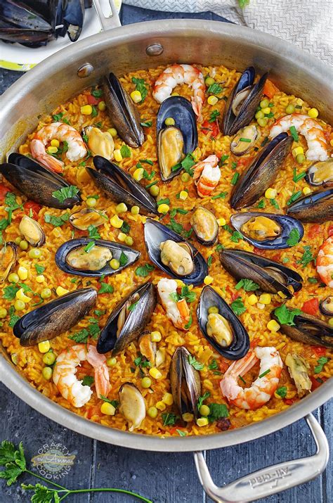 Easy Instant pot Seafood Paella Recipe with chicken and ... - YouTube