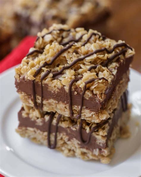 Easy No Bake Chocolate Oat Bars