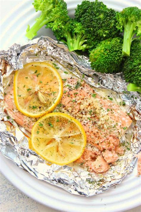 Easy Salmon Foil Packets {Healthy and Delicious!} - TipBuzz