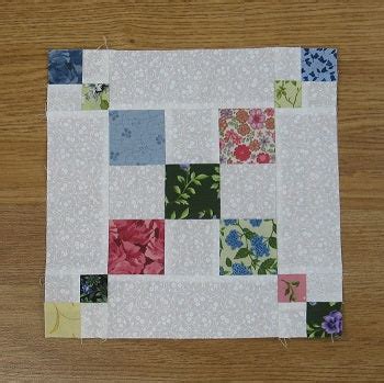 Easy Single Chain and Knot Quilt Block a Single Irish Chain Variation