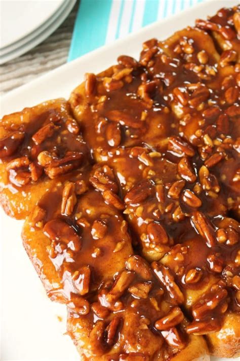 Easy Sticky Caramel Pecan Rolls - Easy Peasy Pleasy