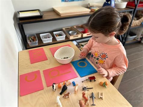 Easy and Fun Beginning Sounds Game (Letter Object Matching)