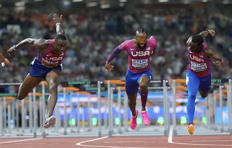 Easy as 1, 2, 3: Grant Holloway breezes in 110-meter hurdles for his 3rd straight world title