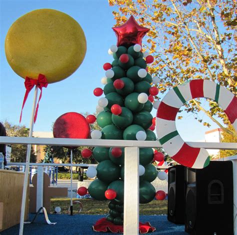 Nov 25, 2014 - Explore GirlScout TenSixty's board "Frosty Float" on Pinterest. See more ideas about christmas parade, christmas parade floats, christmas float ideas.. 