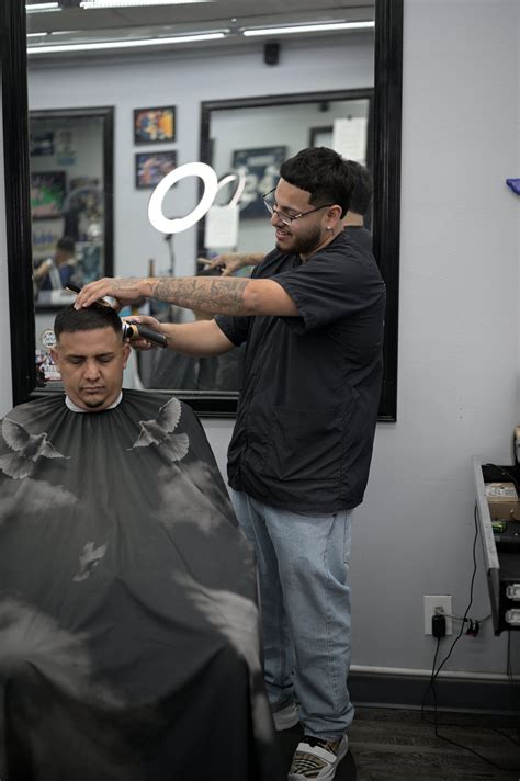 Fountainview Barber Shop started its business in 1969. It serves clients in the Houston metro and its neighboring communities. The barbershop provides classic cuts such as traditional business, pompadour, and crew cut. It creates bald fades and flat tops, and also works on kid’s cuts.