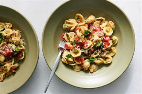 Easy pantry meal puts creamy beans and pasta front and center