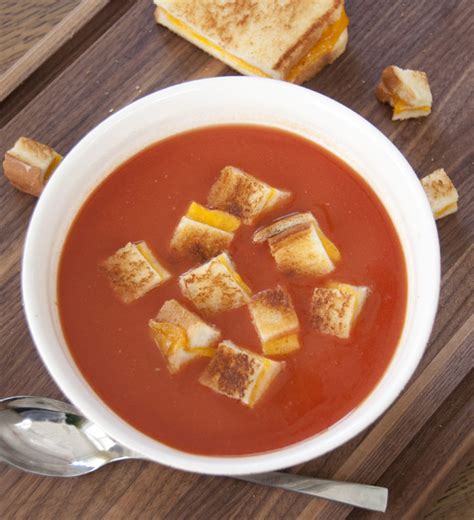 Easy tomato soup with grilled cheese croutons