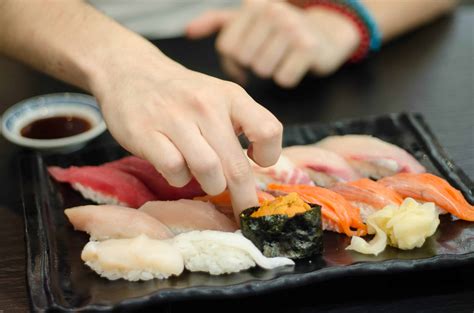 Eat sushi. Eating at night may be common for some, but regularly binge eating while sleeping with little to no memory of it may signal sleep-related eating disorder (SRED). If you regularly b... 