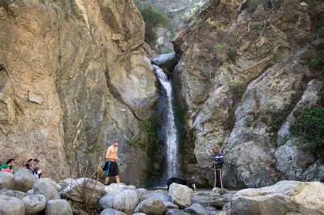 Eaton canyon falls trail. To say that Eaton Canyon Falls is a pupular trail is an understatement. With an impressive waterfall, beautiful canyon scenery, and close proximity to Los Angeles, this hike definitely draws the crowds. Pack some snacks, water, and … 