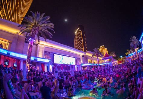 Ebc las vegas. Jul 23, 2023 · In addition to great DJs and great summer weather, EBC at Night captivates Las Vegas guests with it’s 55,000 square feet of space, three tiered pools, 40 foot palm trees, 36 private bungalows and cabanas, plush daybeds, and a top of the line audio and LED stage production. 