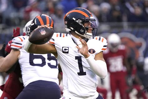 Eberflus hopes to see more big passing plays in Bears' final 2 games