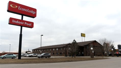 Econo Lodge sued for giving room key to man charged with attempted murder