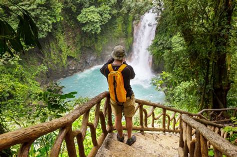 Quando falamos em turismo na Costa Rica, o ecoturismo é o grande destaque. Isso porque sua diversidade de flora, fauna e ecossistema é destaque em todo o continente americano por quem busca aventuras ao ar livre. Aliás, vale a pena explicar que o país reúne 5% da biodiversidade de todo mundo e 24% de seu território possui …