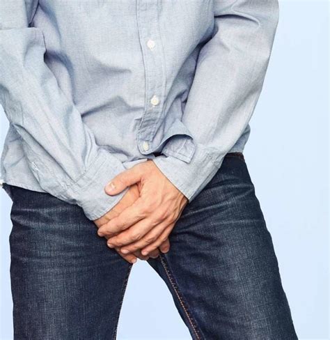 Red testicles can have associated symptoms of pain, itchiness, swelling, or dryness of the skin. Common causes for scrotal redness include allergic reactions to hygienic products, …. 