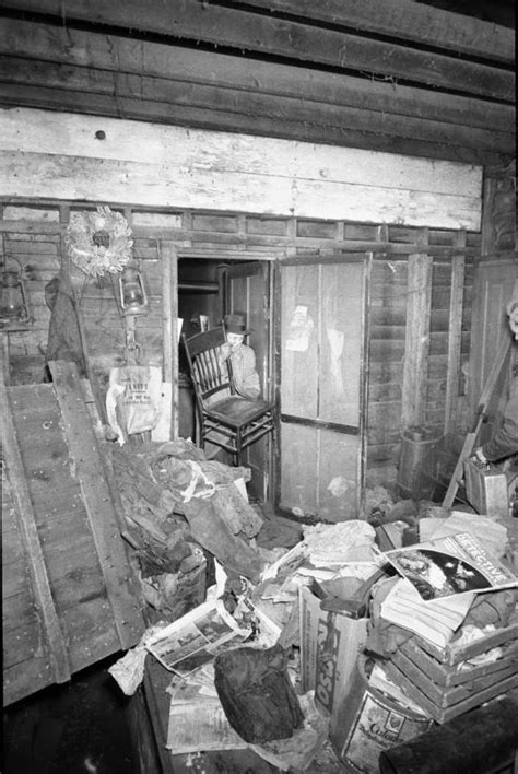 Ed gein body. Gein had been seen with her shortly before her disappearance, and, when law enforcement officials visited his farm, they found her body. She had been fatally shot and decapitated. Subsequent examinations of his home showed that he had systematically robbed graves and collected body parts, which he used to make household items, clothing, and masks. 