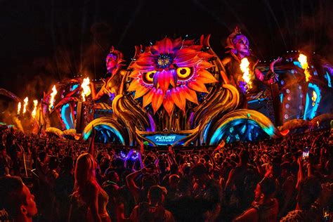 From November 11-13, Orlando's Tinker Field will host one of the biggest festivals in the United States, Electric Daisy Carnival (EDC) Orlando. Since 2011, EDCO has been a huge part of Orlando's main attractions. The three-day energy-packed event will host over 100 artists and thousands of EDM enthusiasts. Lineup The lineup for EDC Orlando .... 