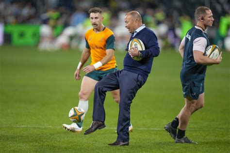 Eddie Jones says slumping Australia can win the Rugby World Cup. He’s serious.