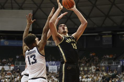 Edey’s 28 points, 15 boards power No. 2 Purdue past No. 4 Marquette for Maui Invitational title