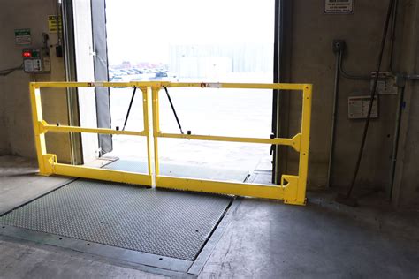 EdgeSafe™ Loading Dock Safety Gate PS Safety Access™