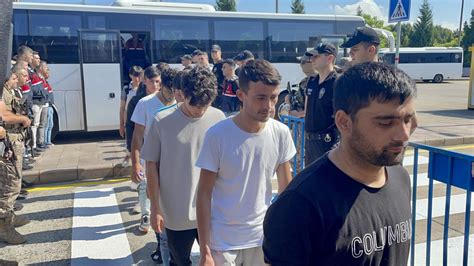 Edirne'de 10 düzensiz göçmen yakalandı - Son Dakika Haberleri