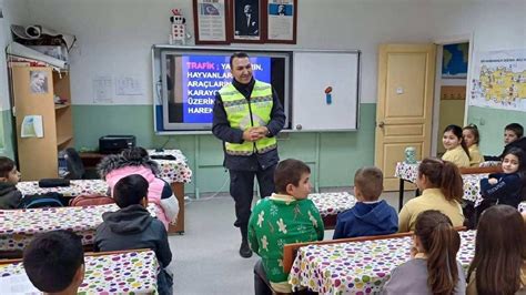 Edirne'de jandarma ekiplerinden vatandaşlara trafik eğitimi