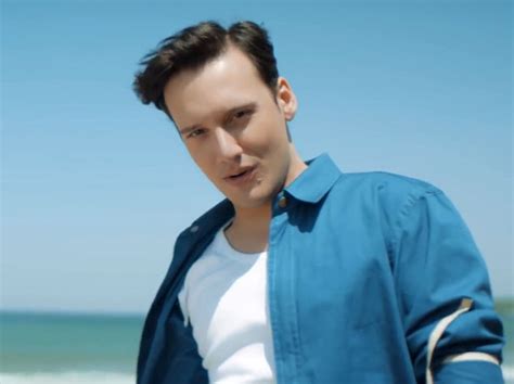 Edis ve Head&Shoulders’tan yaza damga vuracak efsane şarkı.