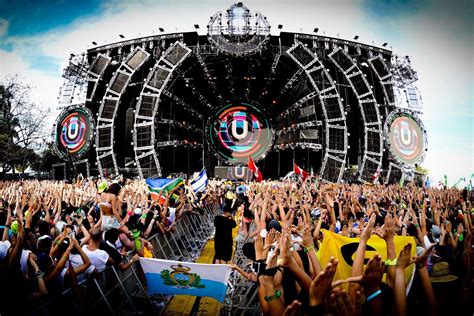 Edm festivals 2024. Pitchfork Music Festival 2024 tickets are on sale now.Prices start at $219 for three-day passes and $109 for single-day passes. The Pitchfork PLUS upgrade, … 